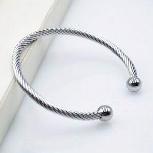 Elegant Silver Twisted Bracelet